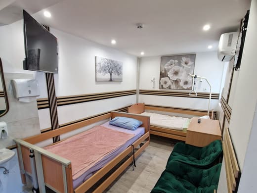 Soba korisnika u Domu Golubić s medicinskim krevetom
