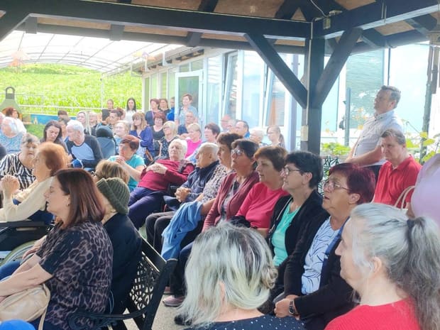 Korisnici, obitelji i prijatelji na svečanom okupljanju u Domu Golubić